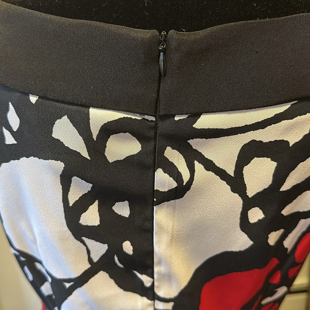 Connected Apparel Red Black Flowered Dress size 6 - Picture 8 of 9